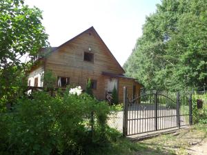 Drewniany domek w Otominie