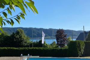 Das Schneckenhaus - Ferienwohnung mit Pool & Seeblick