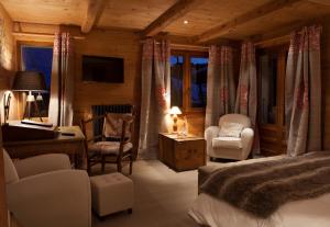Hotels Chalet-Hotel Les Cimes : Suite avec Baignoire Spa