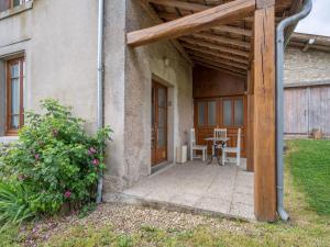 Maisons de vacances Vintage Holiday Home with Private Garden in Nouart : photos des chambres