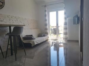 One-Bedroom Apartment with Balcony and Sea View room in Apartments with a parking space Okrug Gornji Ciovo - 17032