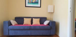 10 minutes walk to the lakes