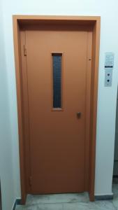 ΜΕ ΘΕΑ ΤΟ ΛΙΜΑΝΙ