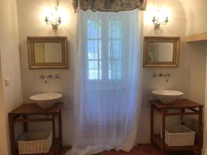 B&B / Chambres d'hotes Le mas jasmins : Chambre Lits Jumeaux avec Toilettes Communes