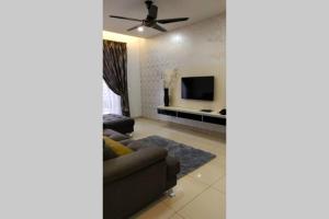 Selayang 18 Lovely 2R2B, 2Parking and Wi-Fi provided