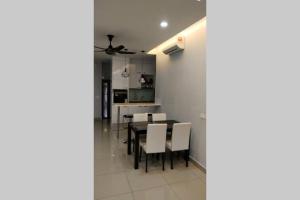 Selayang 18 Lovely 2R2B, 2Parking and Wi-Fi provided