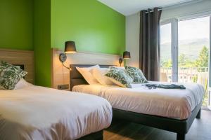 Hotels Hotel du Pont : Chambre Triple - Vue sur Jardin