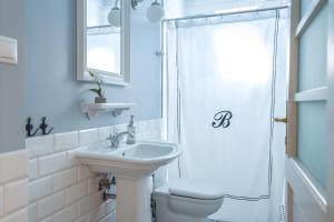 Chez Marie - Cozy One-Bedroom with Balcony by Flat Mаnager