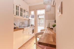 Chez Marie - Cozy One-Bedroom with Balcony by Flat Mаnager