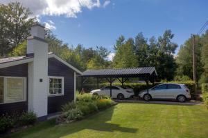 Very nice cottage by the lake. Lursjön!