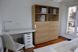 Appartements Grand Appartement double exposition dernier etage 5ch+terrasse 50M2 + double parking 5 min Paris la Defense : photos des chambres