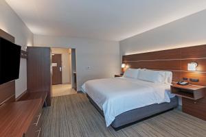 Standard King Room room in Holiday Inn Express & Suites - Parsons an IHG Hotel