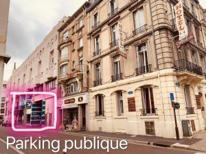 Hotels Hotel De La Cathedrale : photos des chambres