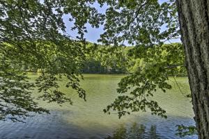 Cozy Cockeysville Retreat with Furnished Deck!