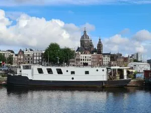 Beagle Family Houseboat - Oostzaan