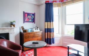 34 Upper Rock Gardens, Brighton & Hove, BN2 1QF, England.