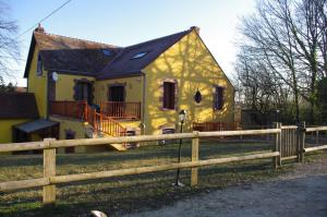 Hotels LOGIS-Auberge Les Vallees Du Perche : photos des chambres