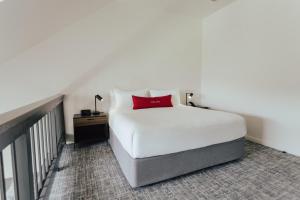 Wine Valley Suite room in Vinland Hotel and Lounge