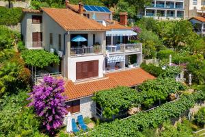Apartments Mandica 