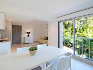 Apartment MB6 Loggia by Interhome