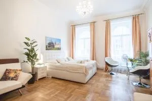 Prague Palace - Wenceslas Square - Prag