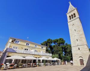 EMILY studio apartment with sea & park view