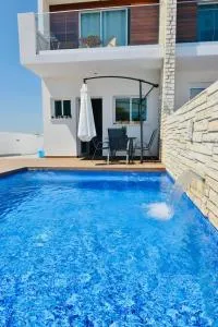Melanos Residence 2 bdrm townhouse with private pool - Khlorakas