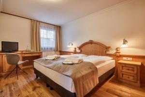 Suite with Mountain View room in Hotel Marmolada