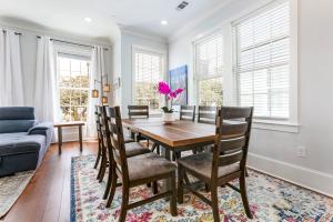 Hosteeva Brand New Condo with a Pool Steps to St Charles Ave