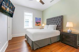 Hosteeva Brand New Condo with a Pool Steps to St Charles Ave