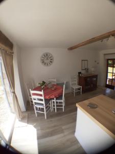Maisons de vacances Beautiful pigeonnier with sensational surroundings : photos des chambres