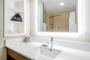 Standard Room room in Holiday Inn Express Hotel & Suites Tappahannock an IHG Hotel