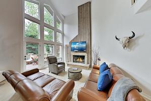 Six-Bedroom House room in Springs of Arrowhead Duplex #A