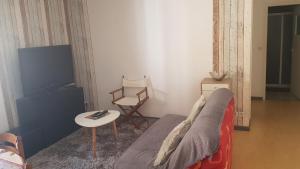 Appart simple entier 1 ch à ch-gontier 1er ou 2eme étage