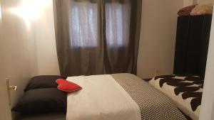 Appart simple entier 1 ch à ch-gontier 1er ou 2eme étage