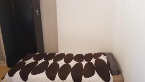 Appart simple entier 1 ch à ch-gontier 1er ou 2eme étage