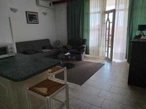 One-Bedroom Apartment with Terrace and Sea View room in Apartments by the sea Medveja Opatija - 7722