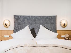 Two-Bedroom Apartment room in Apart Garni Montana