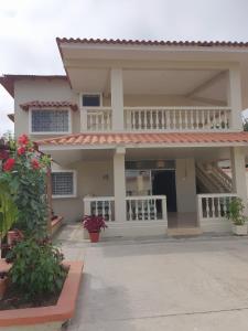 Renovada Casa Familiar con piscina en Salinas