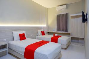 RedDoorz Near PRPP Marina Semarang