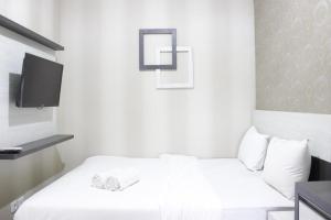 Simply Homey 2BR Apartment Parahyangan Residence By Travelio