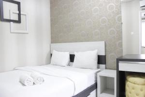 Simply Homey 2BR Apartment Parahyangan Residence By Travelio