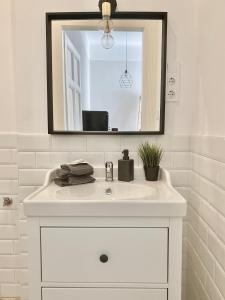 Standard Apartment by Hi5 - 2 bedroom suite in the center