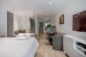 Appartements Wellholidays 19 - studio balneo et terrasse piscine : photos des chambres