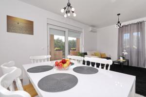 Sunny and restful apartment with free parking Lily