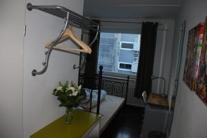 Single Room with Bathroom room in Station - Hostel for Backpackers