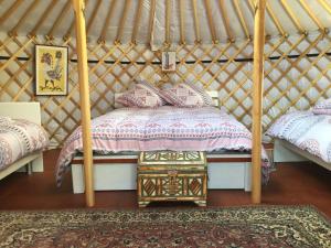 Tentes de luxe Yourtes Lacroutz : photos des chambres