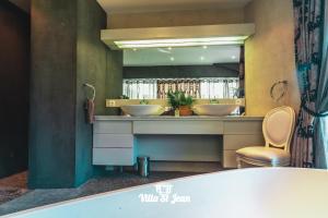 Maisons d'hotes Villa St Jean SUITE Romantique : photos des chambres