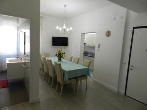 Appartamenti Via Cortonese 1 - AbcAlberghi.com