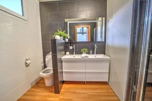 Villas La Grange Emnitan - Maison de ville moderne pour 12p Fetes interdites : photos des chambres